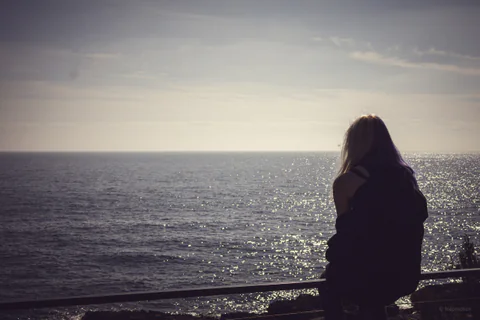Kitty by the Sea